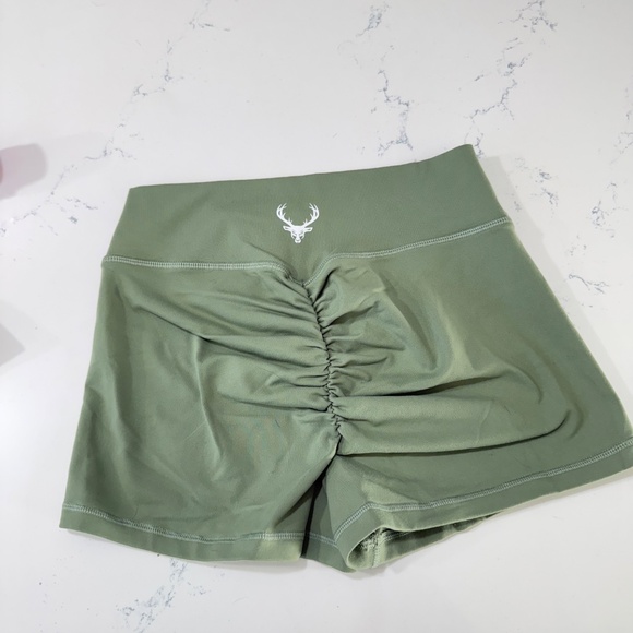 BuckedUp Scrunch Shorts - Picture 3 of 4